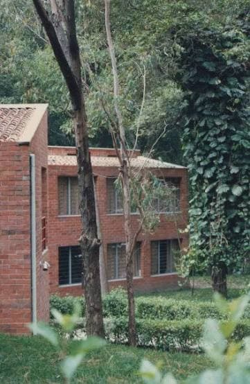 Una mañana afuera del edificio